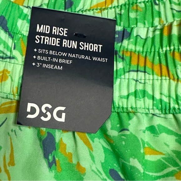 NWT - DSG Women's Mid rise stride run shorts with built in brief - Large - Picture 5 of 11
